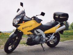 V-Strom von links - Vue des alpes, Neuenburg, CH